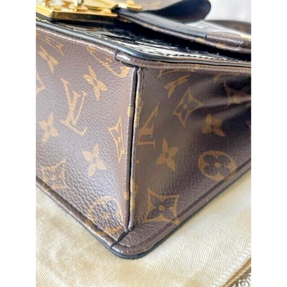 Auth Louis Vuitton Monogram Vernis Wynwood Black Patent Leather Crossbody Bag - Picture 14 of 15